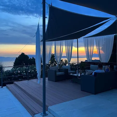 Yanko, Large Pool Stunning Sea View Villa *