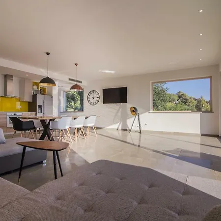 Yanko, Large Pool Stunning Sea View * Tučepi