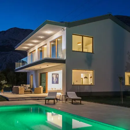 Yanko, Large Pool Stunning Sea View Villa