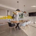 Yanko, Large Pool Stunning Sea View Villa *
