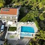 Yanko, Large Pool Stunning Sea View * Tučepi