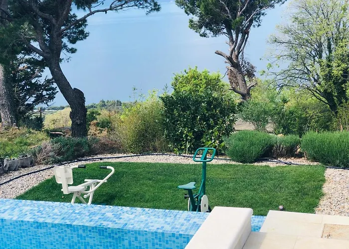 Yanko, Large Pool Stunning Sea View Villa