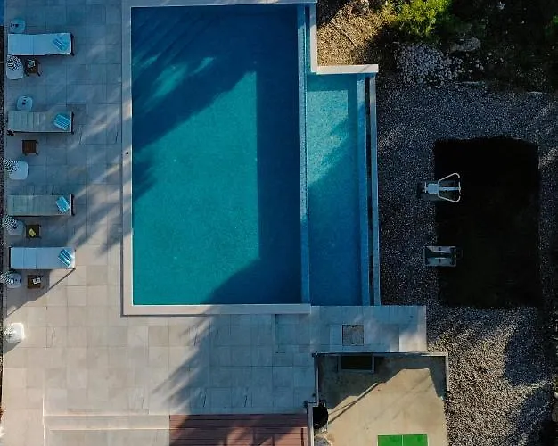 Yanko, Large Pool Stunning Sea View Villa Tučepi