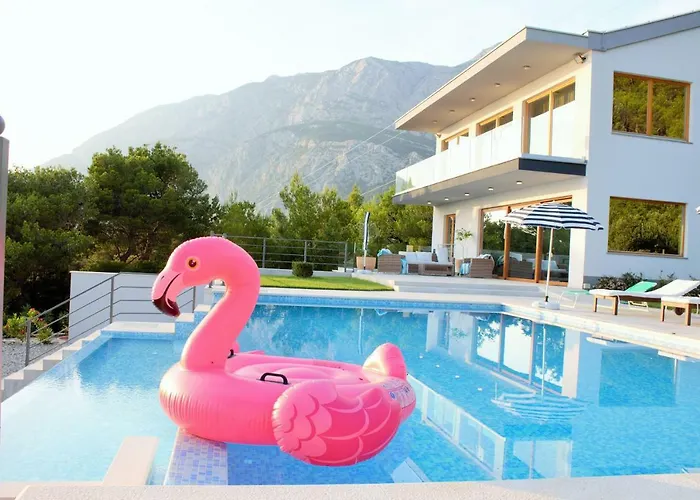 Yanko, Large Pool Stunning Sea View Villa Tučepi